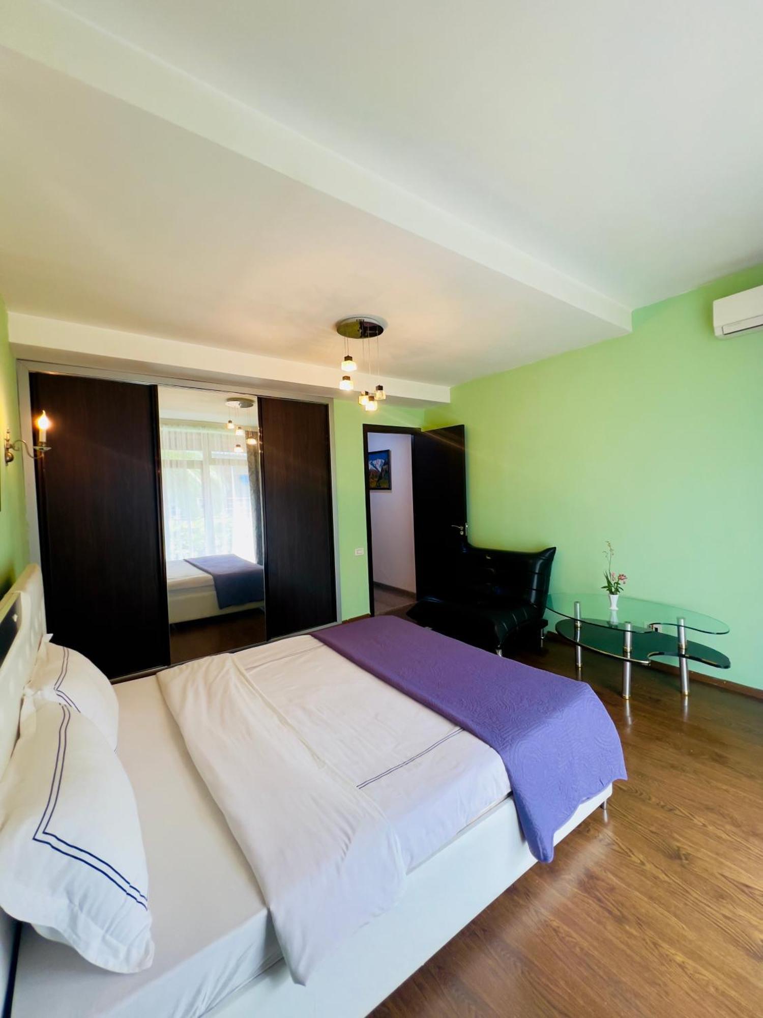 Apartment Maisi Batumi Exterior photo