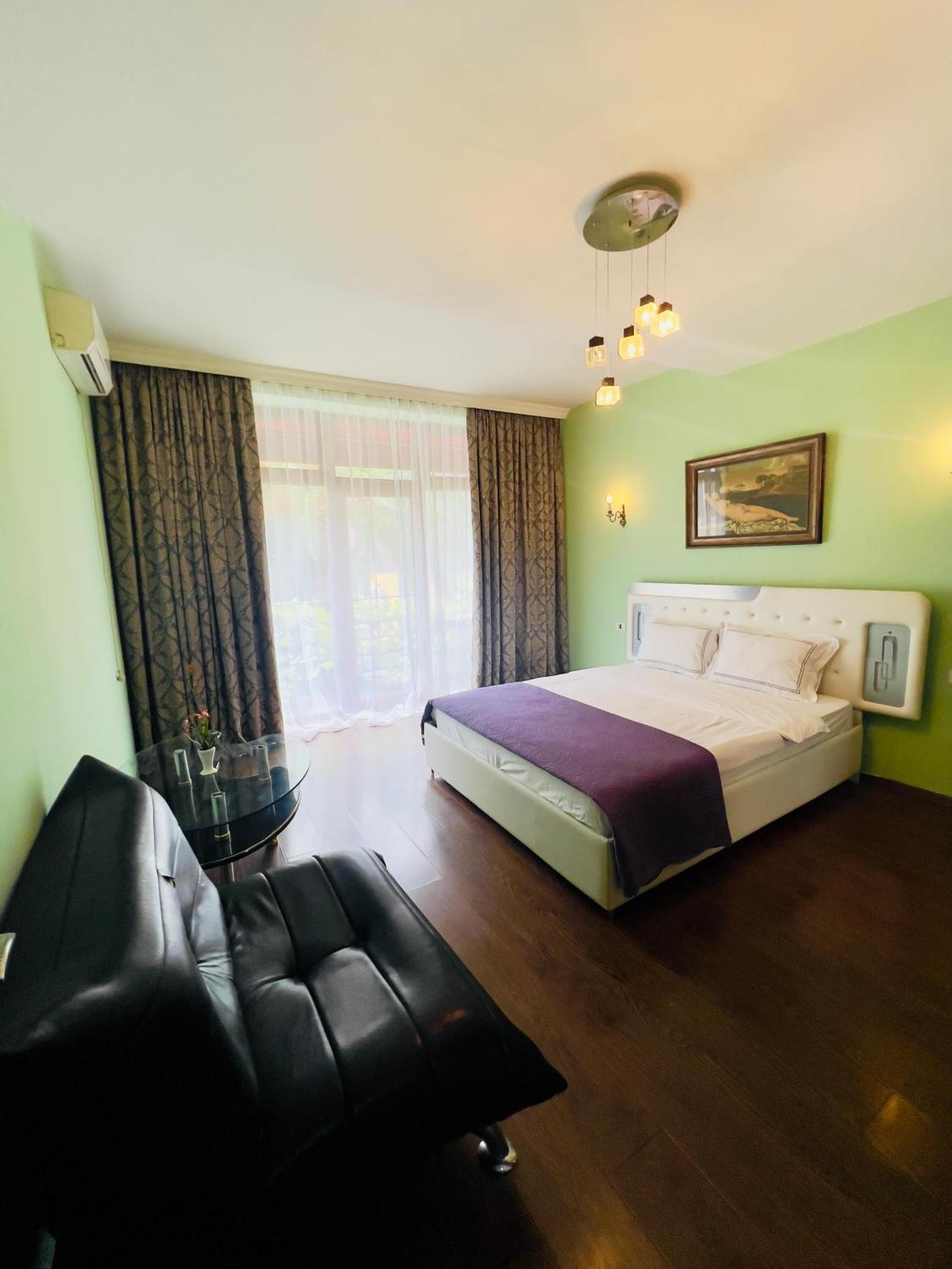 Apartment Maisi Batumi Exterior photo