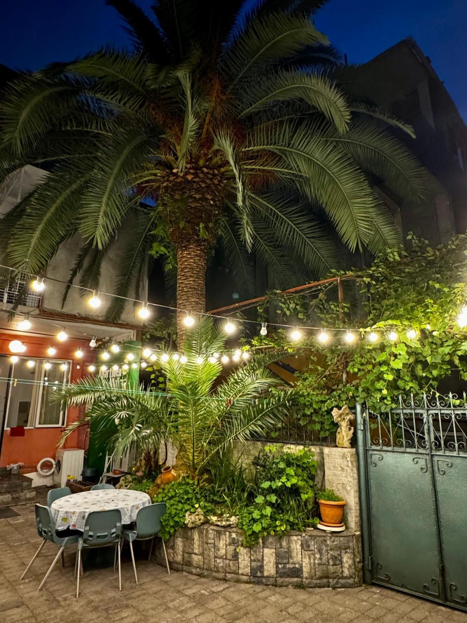 Apartment Maisi Batumi Exterior photo